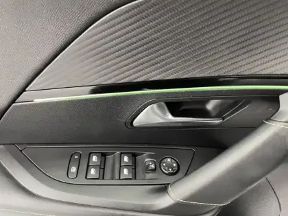 Photo 82 Peugeot 2008 Gén. II Ph1 NG GT 5