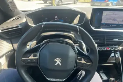 Photo 50 Peugeot 2008  PureTech 130 S&S EAT8