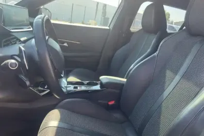 Photo 38 Peugeot 2008  PureTech 130 S&S EAT8