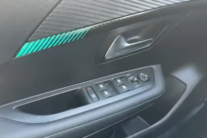 Photo 19 Peugeot 208  PureTech 100 S&S EAT8