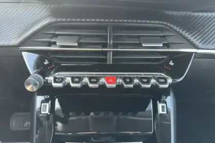 Photo 17 Peugeot 208  PureTech 100 S&S EAT8