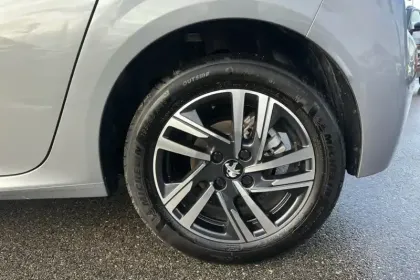 Photo 25 Peugeot 208  PureTech 100 S&S EAT8