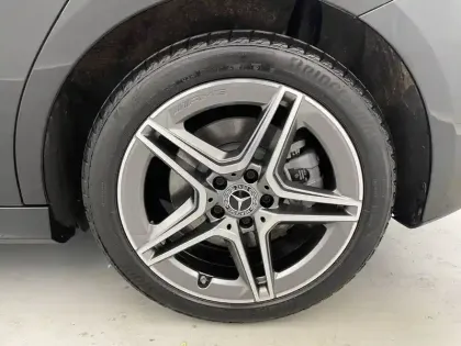 Photo 39 Mercedes Classe A  250 e 8G-DCT