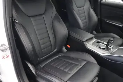 Photo 36 BMW Serie 3 320d 190 ch BVA8