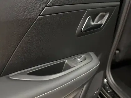 Photo 12 Peugeot 208  Hybrid 100 e-DCS6