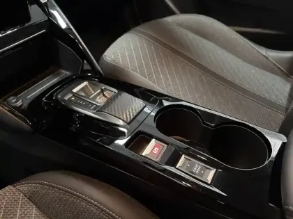 Photo 24 Peugeot 208  Hybrid 100 e-DCS6