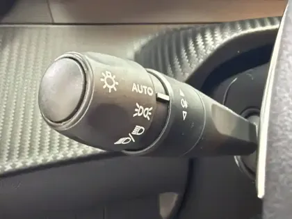 Photo 18 Peugeot 208  Hybrid 100 e-DCS6