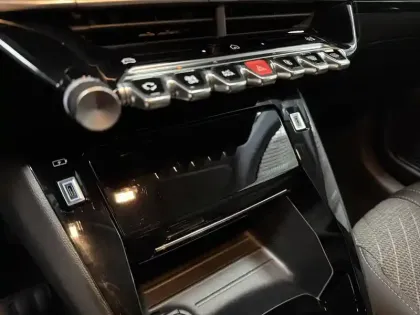 Photo 28 Peugeot 208  Hybrid 100 e-DCS6