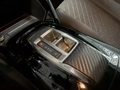 Photo 27 Peugeot 208  Hybrid 100 e-DCS6