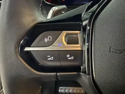 Photo 16 Peugeot 208  Hybrid 100 e-DCS6