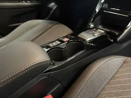 Photo 33 Peugeot 208  Hybrid 100 e-DCS6