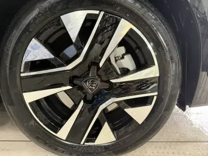 Photo 8 Peugeot 208  Hybrid 100 e-DCS6