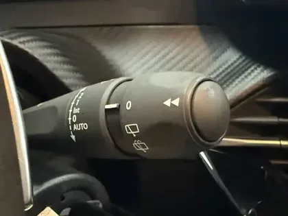 Photo 19 Peugeot 208  Hybrid 100 e-DCS6