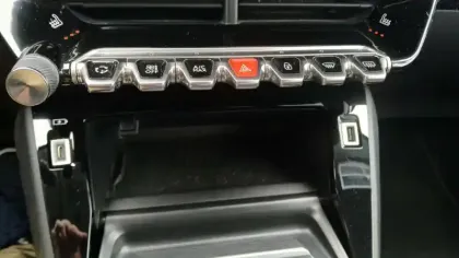 Photo 26 Peugeot 208  BlueHDi 100 S&S BVM6