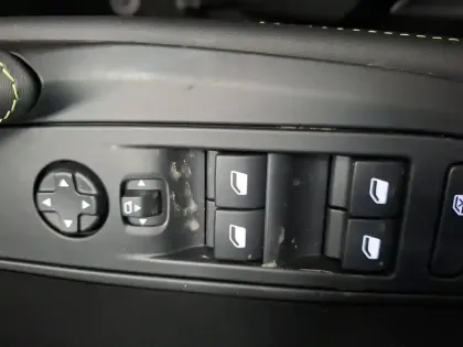 Photo 15 Peugeot 208  Hybrid 110 e-DCS6