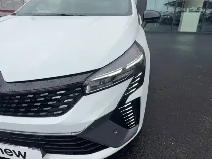 Photo 11 Renault Clio  E-Tech full hybrid 145 ch GSR2