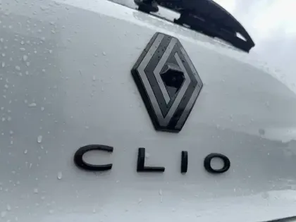 Photo 8 Renault Clio  E-Tech full hybrid 145 ch GSR2