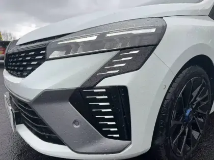 Photo 12 Renault Clio  E-Tech full hybrid 145 ch GSR2