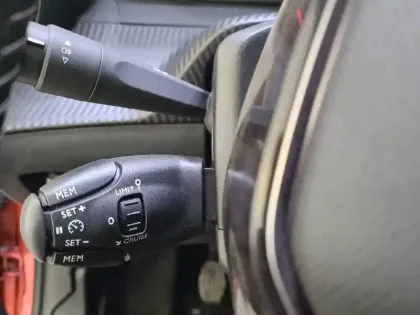 Photo 21 Peugeot 208  PureTech 100 S&S BVM6