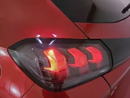 Photo 16 Peugeot 208  PureTech 100 S&S BVM6