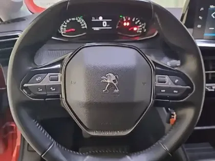 Photo 8 Peugeot 208  PureTech 100 S&S BVM6