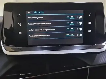 Photo 18 Peugeot 208  BlueHDi 100 S&S BVM6