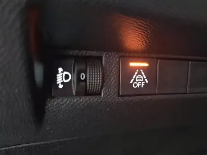 Photo 28 Peugeot 208  BlueHDi 100 S&S BVM6