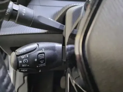 Photo 23 Peugeot 208  BlueHDi 100 S&S BVM6