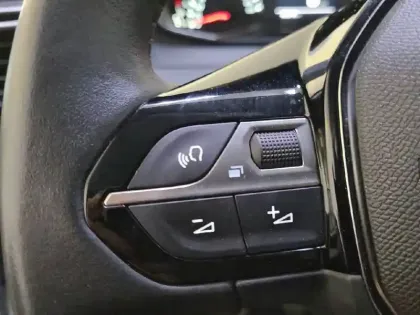 Photo 26 Peugeot 208  BlueHDi 100 S&S BVM6