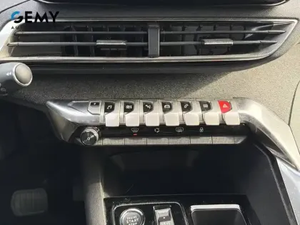 Photo 19 Peugeot 3008  Hybrid 225 e-EAT8