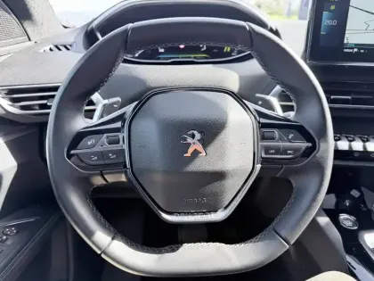 Photo 13 Peugeot 3008  Hybrid 225 e-EAT8