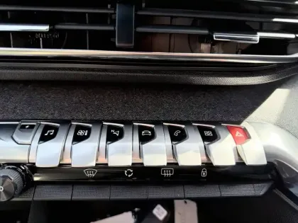 Photo 28 Peugeot 3008  Hybrid 225 e-EAT8