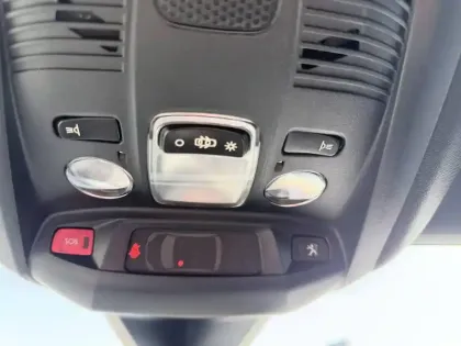 Photo 32 Peugeot 3008  Hybrid 225 e-EAT8