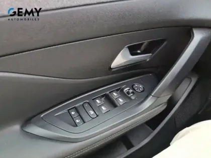 Photo 18 Peugeot 308  Hybrid 136 e-DCS6