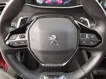 Photo 8 Peugeot 2008  PureTech 130 S&S EAT8