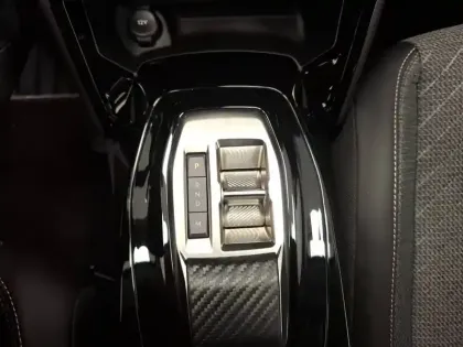 Photo 17 Peugeot 208  Hybrid 100 e-DCS6