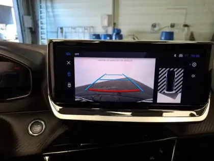 Photo 15 Peugeot 208  Hybrid 100 e-DCS6