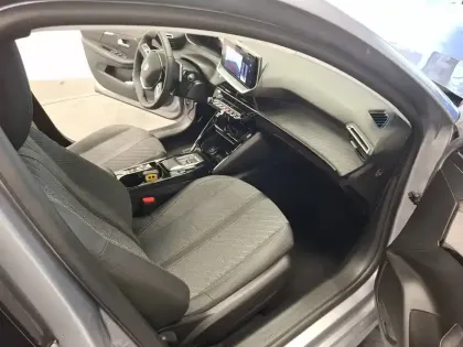 Photo 31 Peugeot 208  Hybrid 100 e-DCS6