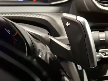 Photo 24 Peugeot 208  Hybrid 100 e-DCS6