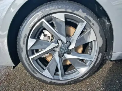 Photo 32 Peugeot 308  PHEV 180 e-EAT8