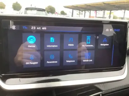 Photo 41 Peugeot 2008  Hybrid 145 e-DCS6