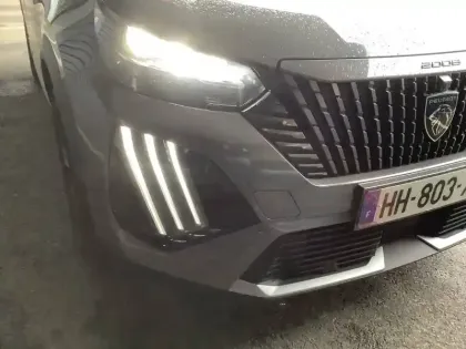 Photo 15 Peugeot 2008  Hybrid 145 e-DCS6