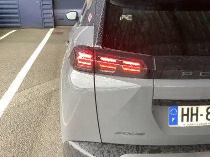 Photo 16 Peugeot 2008  Hybrid 145 e-DCS6