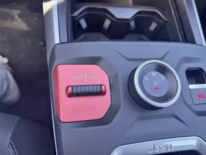 Photo 20 Jeep Compass  1.2 Turbo T3 145 ch BVR6 e-Hybrid 4x2