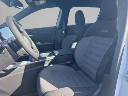 Photo 10 Jeep Compass  1.2 Turbo T3 145 ch BVR6 e-Hybrid 4x2