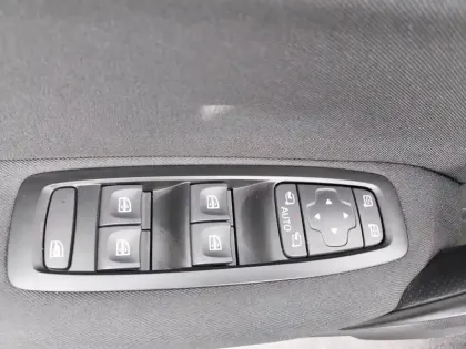 Photo 18 Renault Megane  IV Berline Blue dCi 115