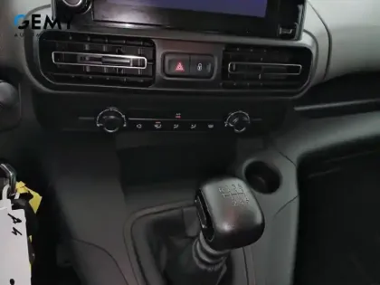 Photo 28 Peugeot Rifter  Standard PureTech 110 S&S BVM6