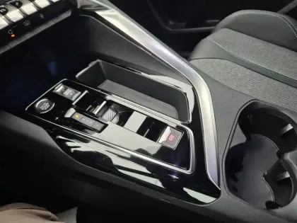 Photo 62 Peugeot 3008  Hybrid 180 e-EAT8