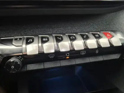 Photo 39 Peugeot 3008  Hybrid 180 e-EAT8