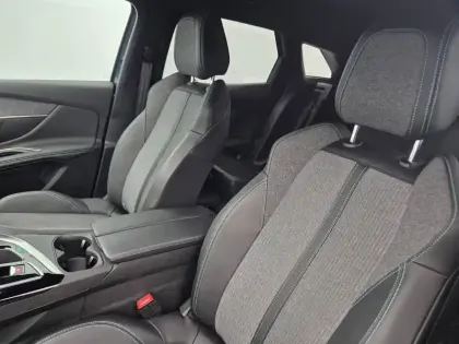 Photo 58 Peugeot 3008  Hybrid 180 e-EAT8